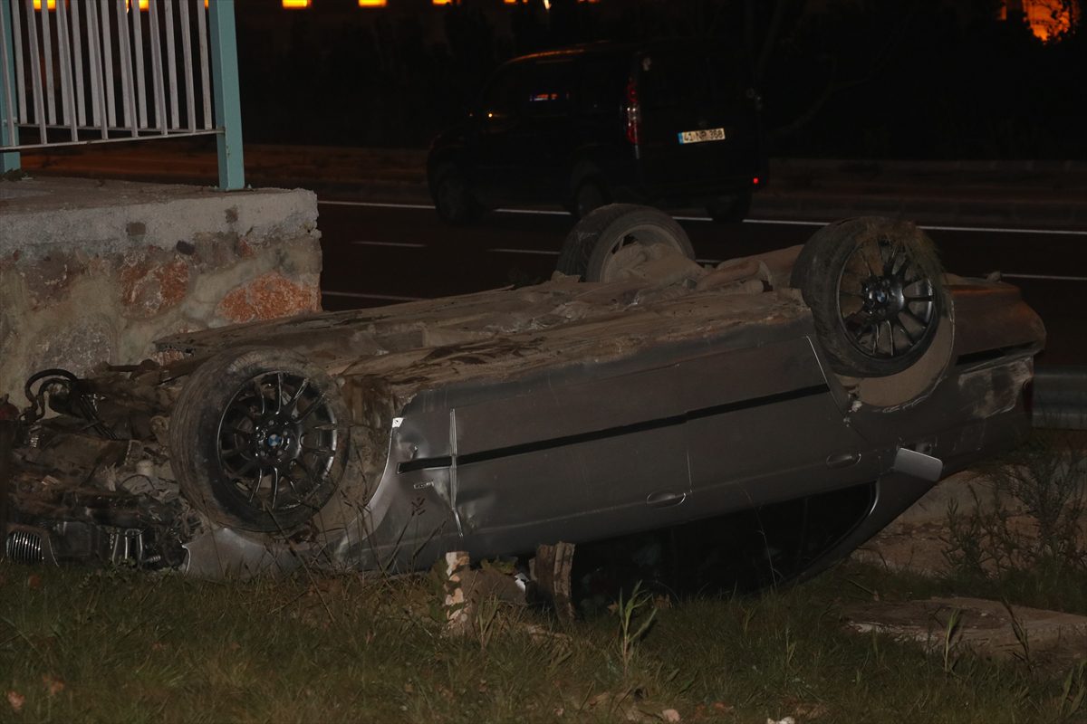 Kocaeli'de takla atan otomobilin sürücüsü yaralandı