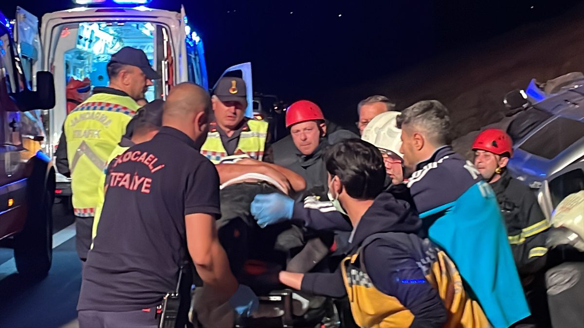 Kuzey Marmara Otoyolu'nda aracın devrilmesi sonucu 1 kişi öldü, 1 kişi yaralandı