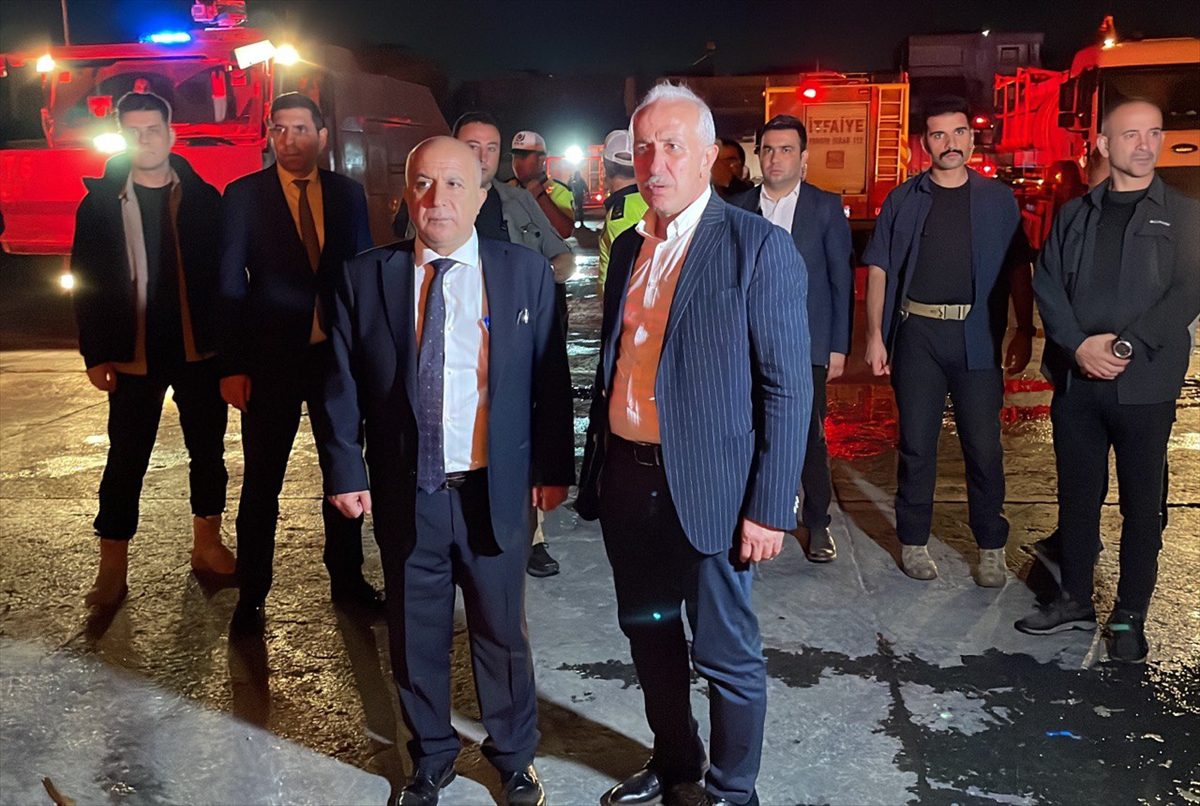 Mersin'de palet fabrikasında yangın çıktı