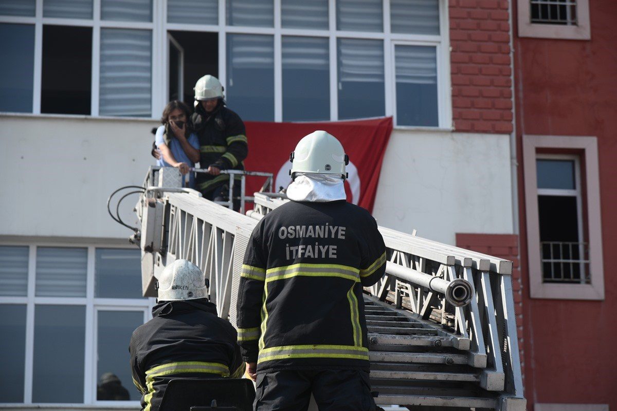 Osmaniye'de okullarda yangın anı tahliye tatbikatı yapıldı