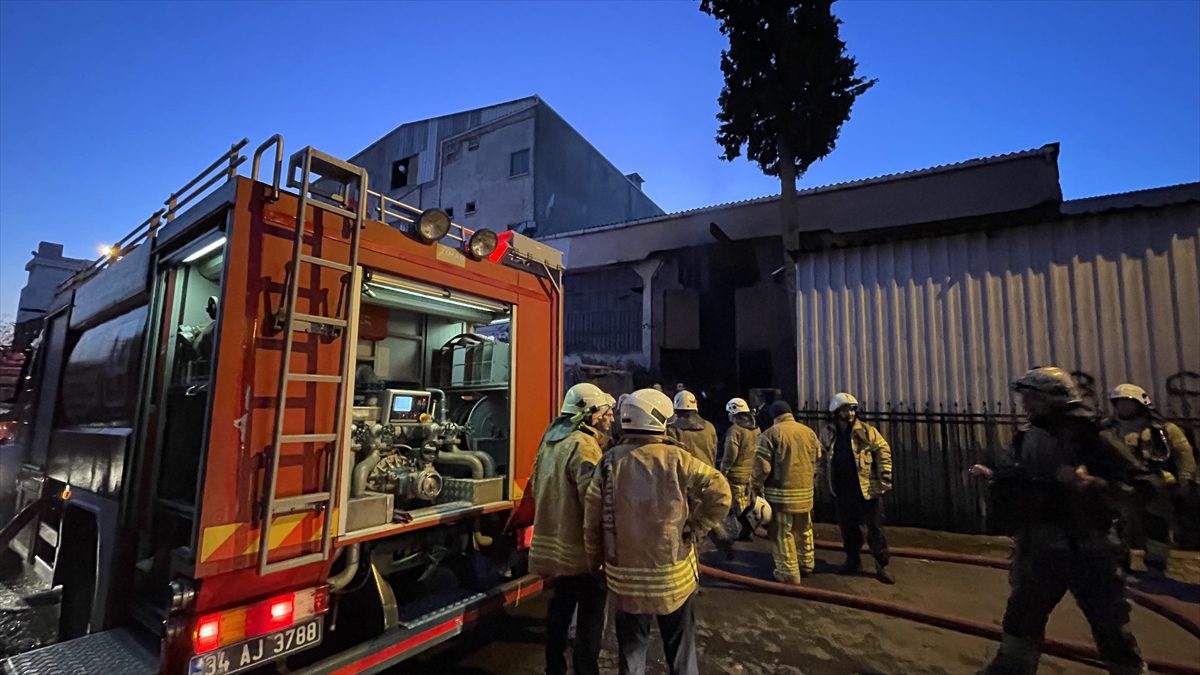 Pendik'te bir fabrikada çıkan yangın kontrol altına alındı
