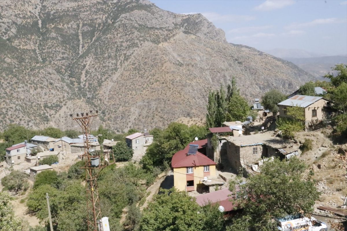 Siirt'in Daltepe ve Kalkancık köylerinde PKK'lı teröristlerin katlettiği 37 kişi anıldı
