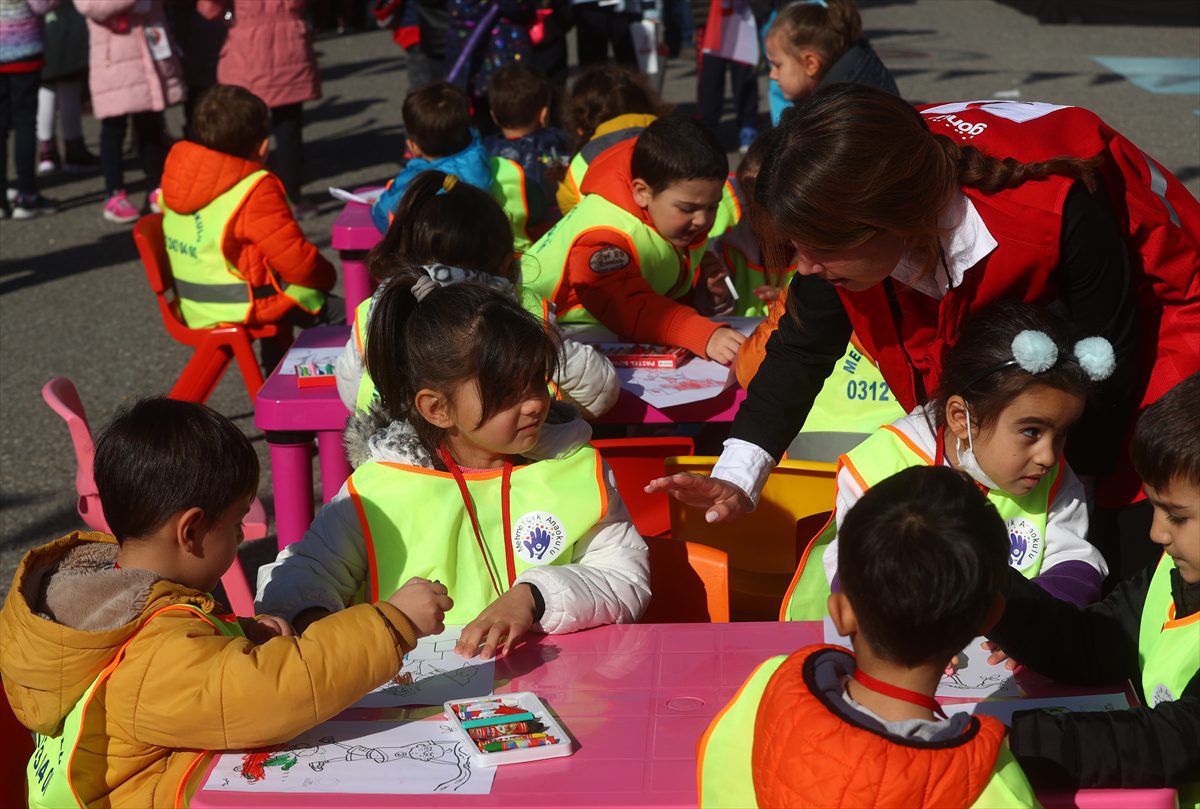 Türk Kızılay, “Kızılay Haftası Sokağı'nda” miniklerle buluştu