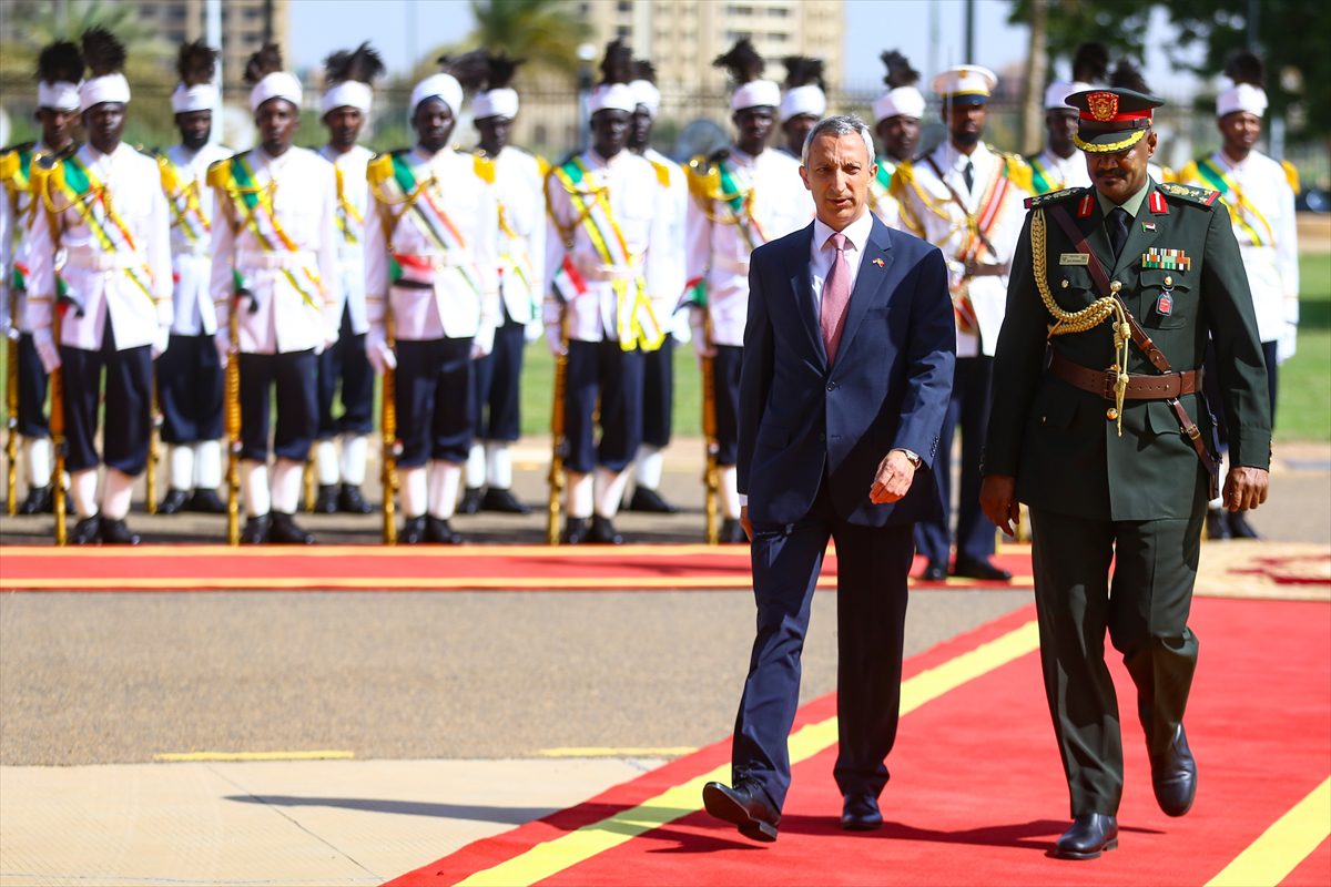 Türkiye'nin Hartum Büyükelçisi Çobanoğlu güven mektubunu sundu