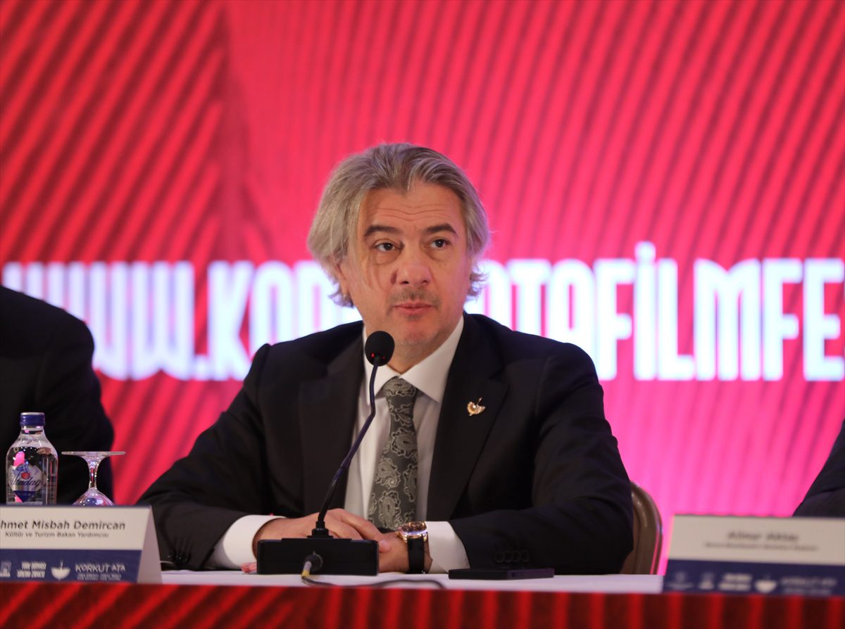 “2. Korkut Ata Türk Dünyası Film Festivali”nde Sinema Zirvesi düzenlendi