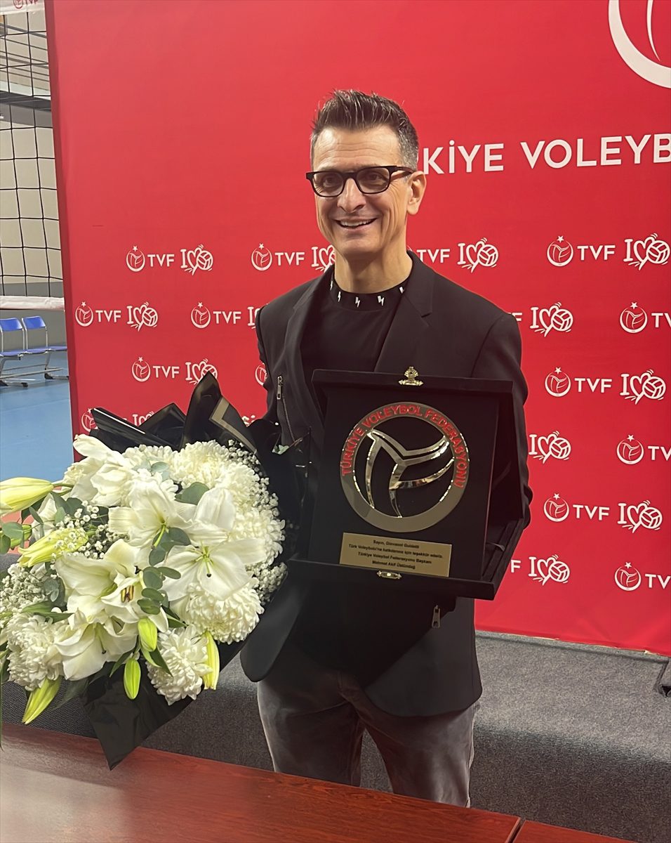 A Milli Kadın Voleybol Takımı'ndaki görevinden ayrılan Guidetti veda etti:
