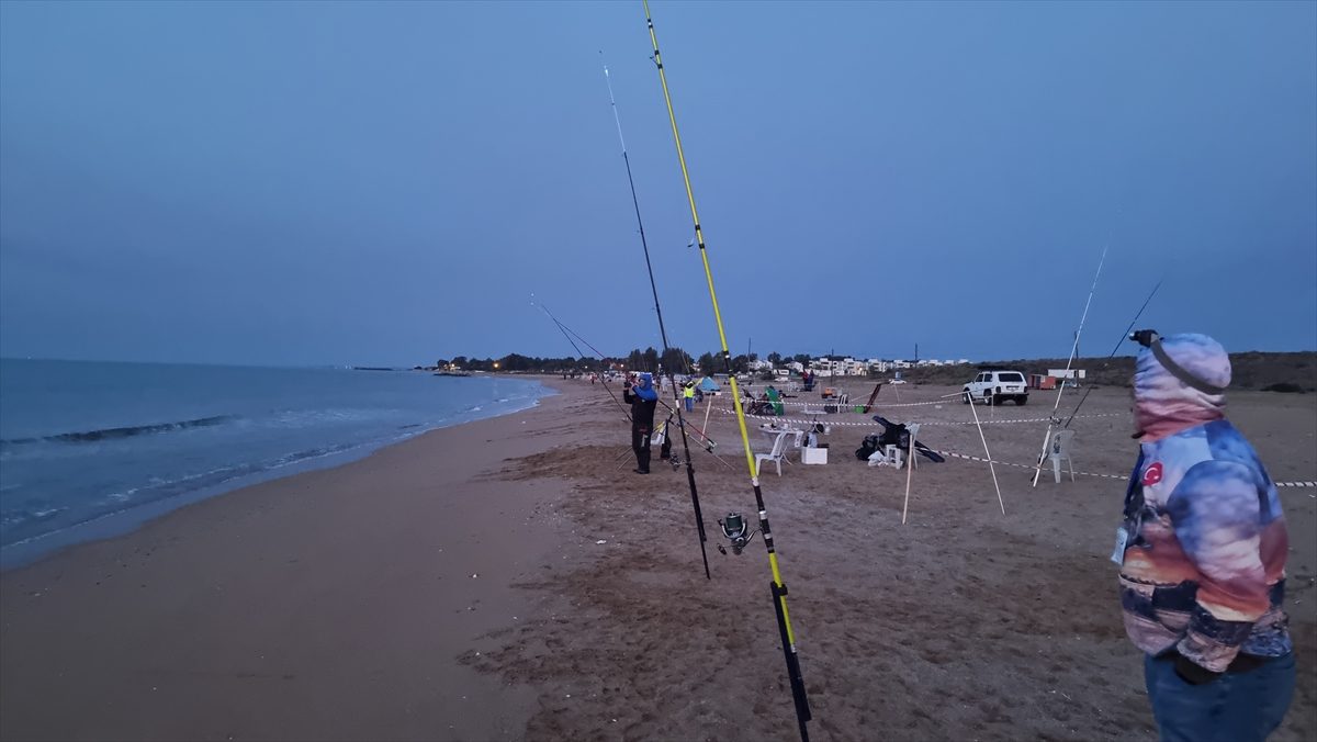 Adana'da “Surf Casting” balık tutma yarışması