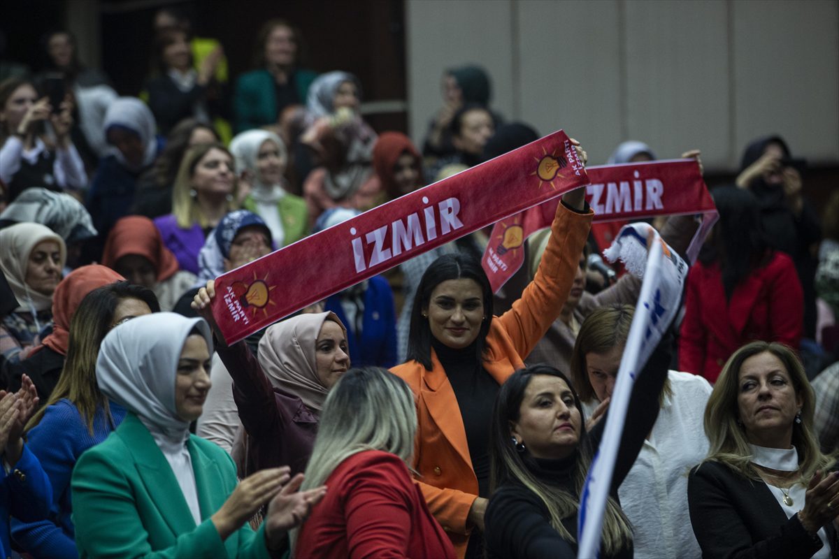AK Parti Sözcüsü Çelik, İlçe Kadın Kolları Başkanları İstişare Toplantısı'nda konuştu: