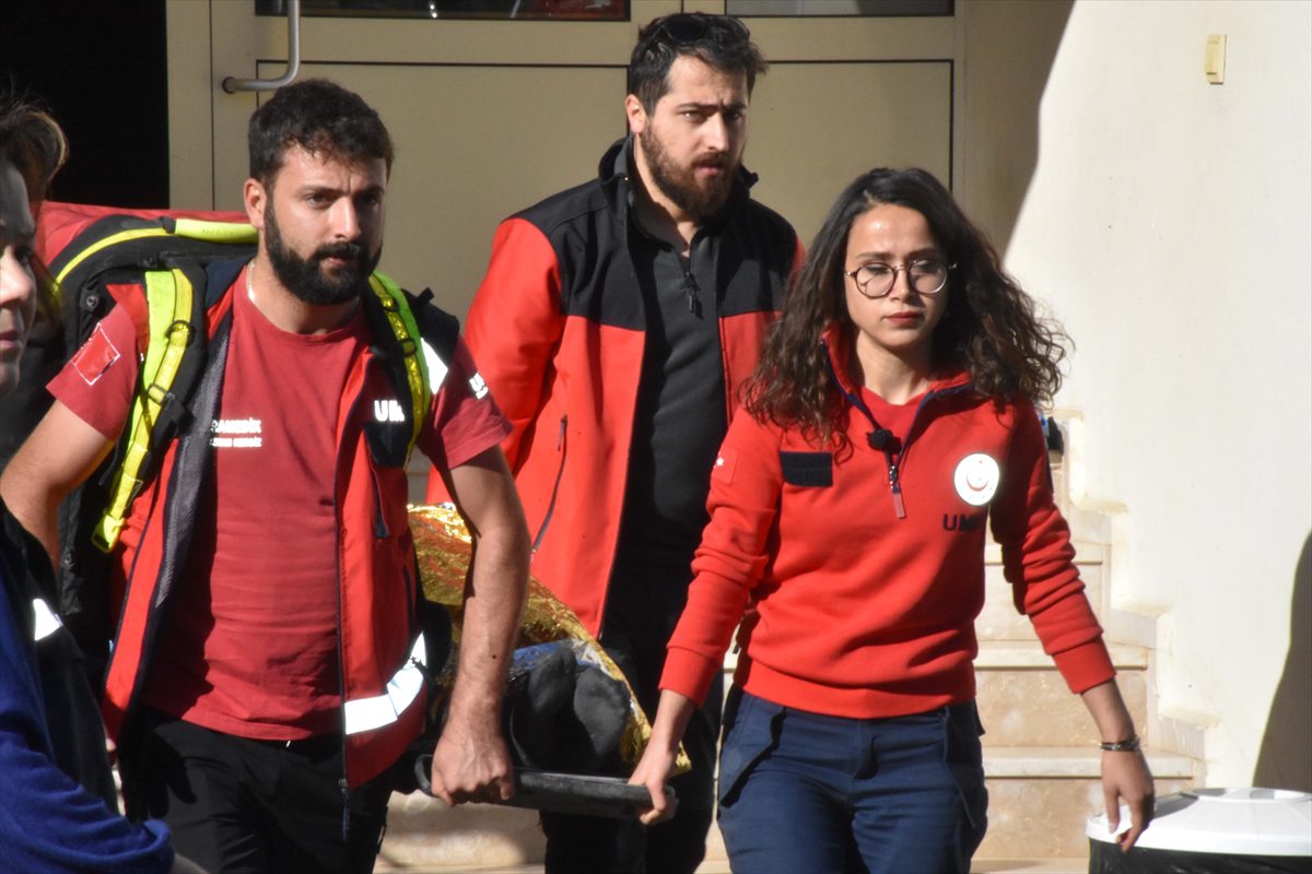 Antalya ve çevre illerde “Deprem Anı, Çök Kapan Tutun ve Tahliye Tatbikatı” yapıldı