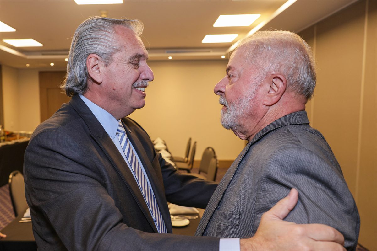 Arjantin Cumhurbaşkanı Fernandez, Brezilya'da seçimi kazanan Lula da Silva'yı ziyaret etti
