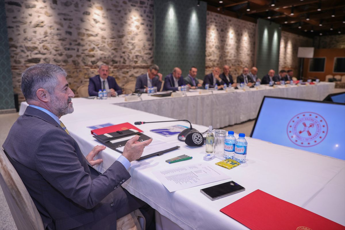 Bakan Nebati inşaat sektörü temsilcileriyle buluştu