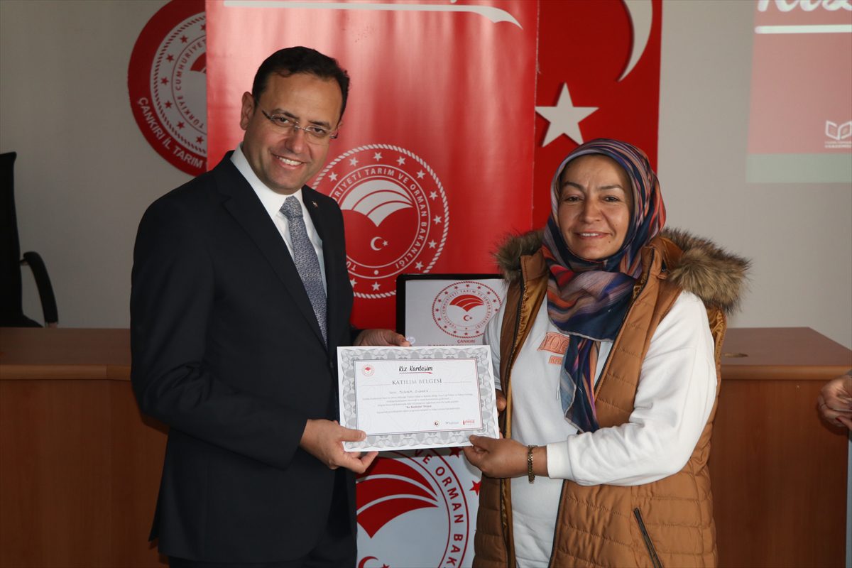 Bakan Yardımcısı Gizligider, Çankırı'da Kız Kardeşim Projesi sertifika törenine katıldı: