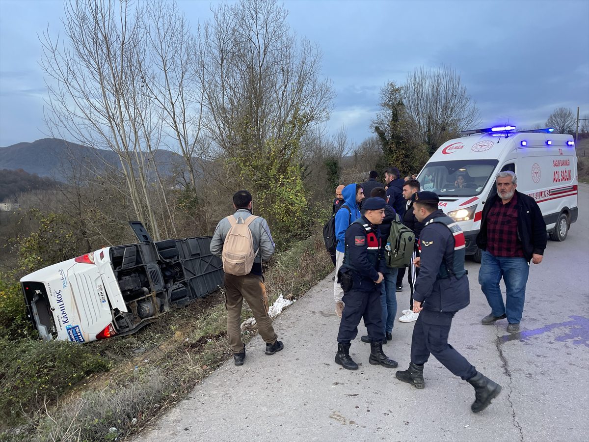 GÜNCELLEME 2 – Bartın'da yolcu otobüsünün devrilmesi sonucu 40 kişi yaralandı