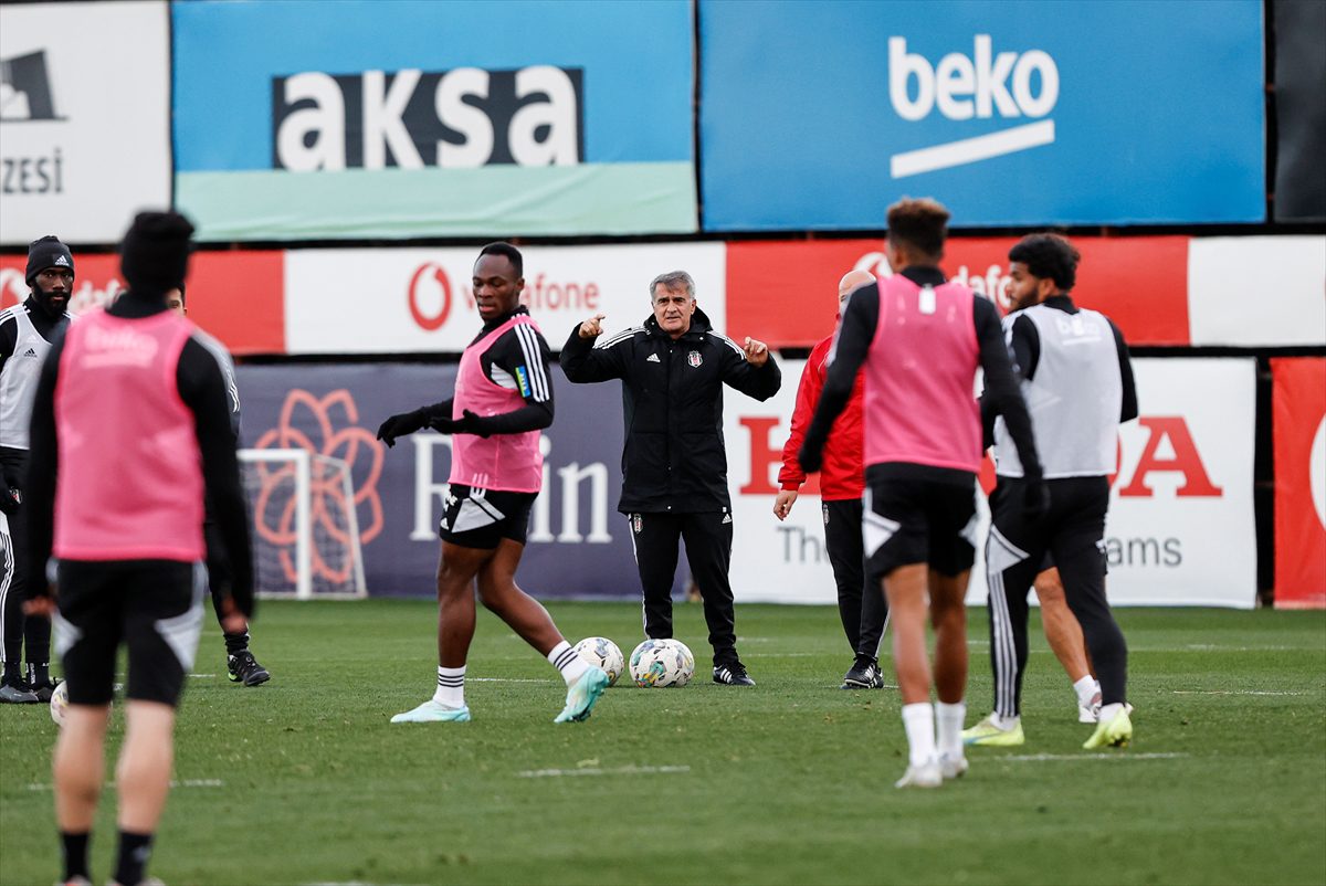 Beşiktaş, hazırlıklarını akşam idmanıyla sürdürdü