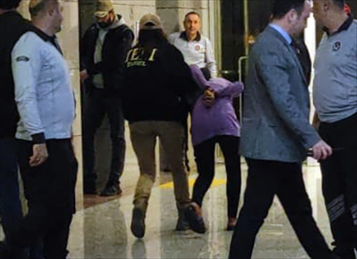 Beyoğlu'ndaki bombalı saldırıyı gerçekleştiren terörist Ahlam Albashır'ın da aralarında bulunduğu 17 şüpheli, tutuklanmaları istemiyle mahkemeye sevk edildi.