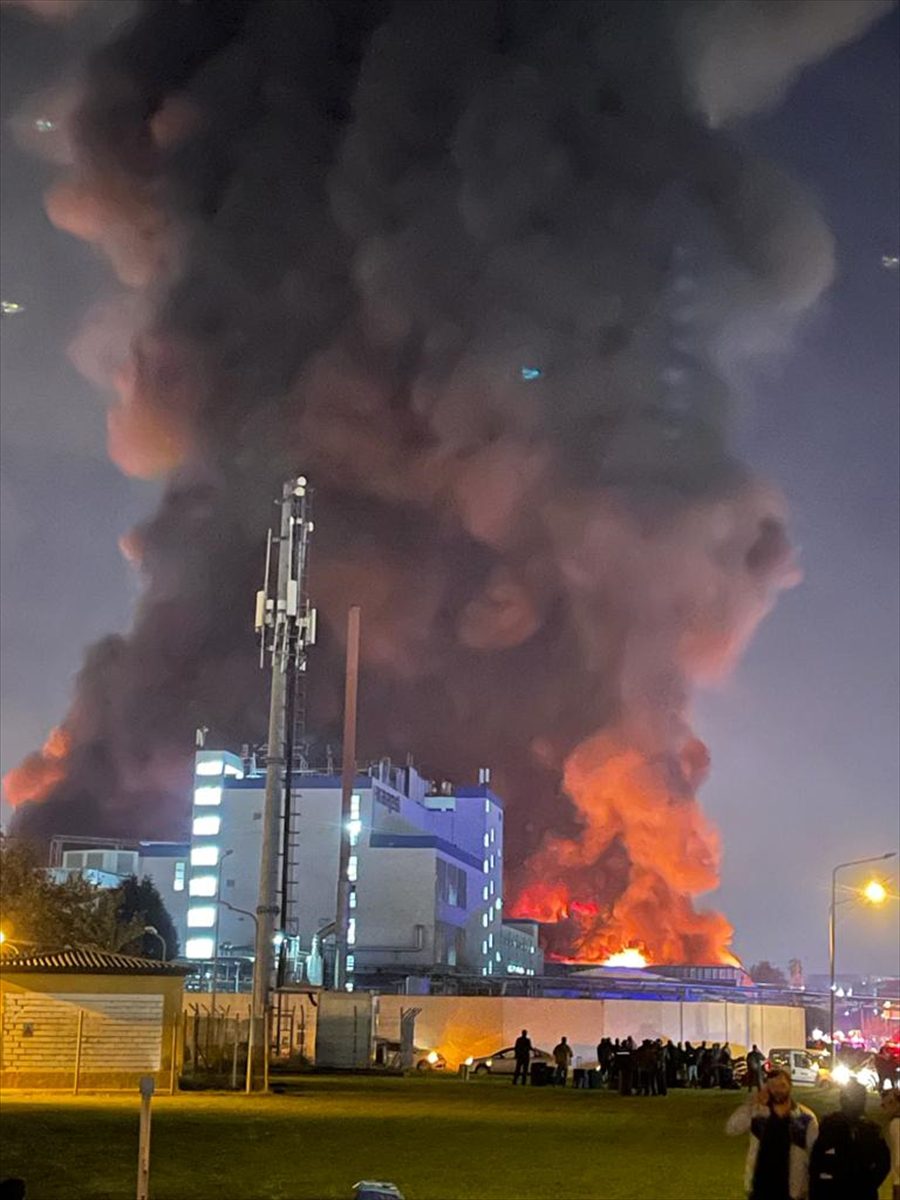 GÜNCELLEME 2 – Bursa'da tekstil fabrikasında çıkan yangına müdahale ediliyor