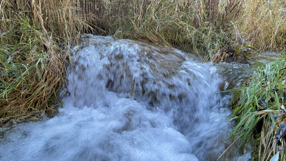 Girlevik Şelalesi, ziyaretçilerini sonbahar renkleriyle karşılıyor