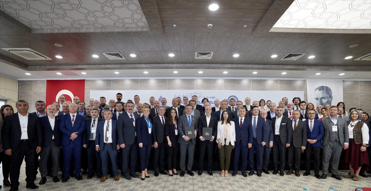 İBB ile HAK-İŞ ve TÜRK-İŞ arasında toplu iş sözleşmeleri ve ek protokolleri imzalandı