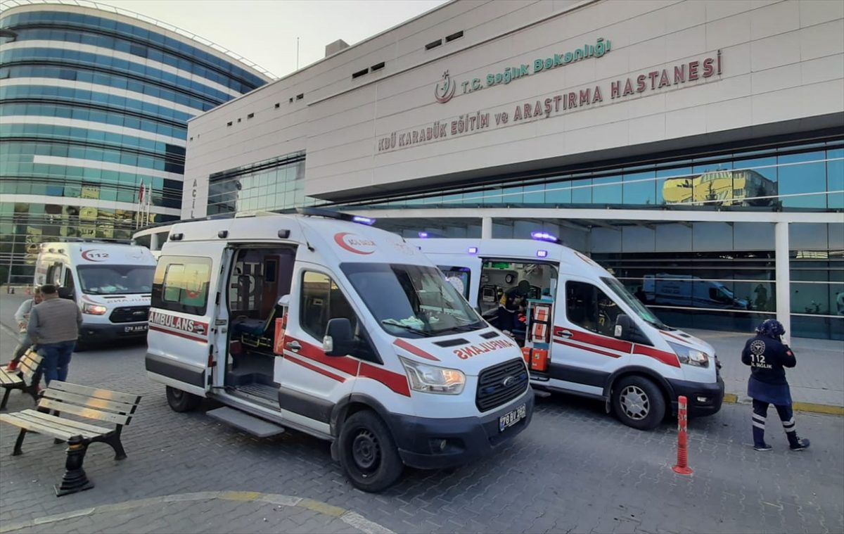 Karabük'te tribün güvenlik filesinin kopmasıyla sahaya düşen 6 taraftar yaralandı