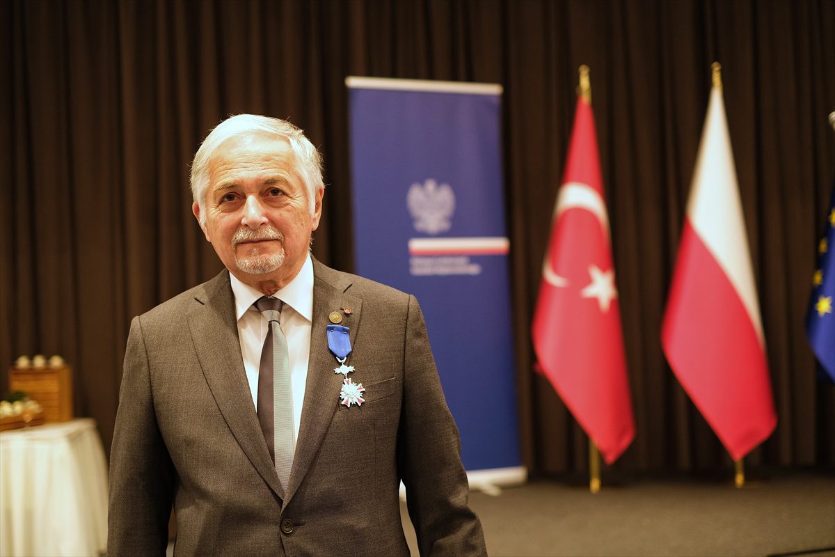Polonya'dan Türk akademisyene ve iş kadınına devlet nişanı