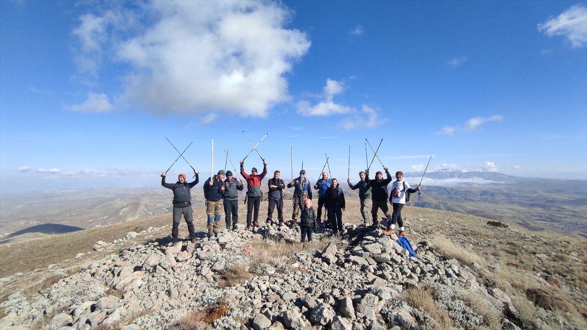 Sivas'ta dağcılar Tecer Dağları'na tırmandı