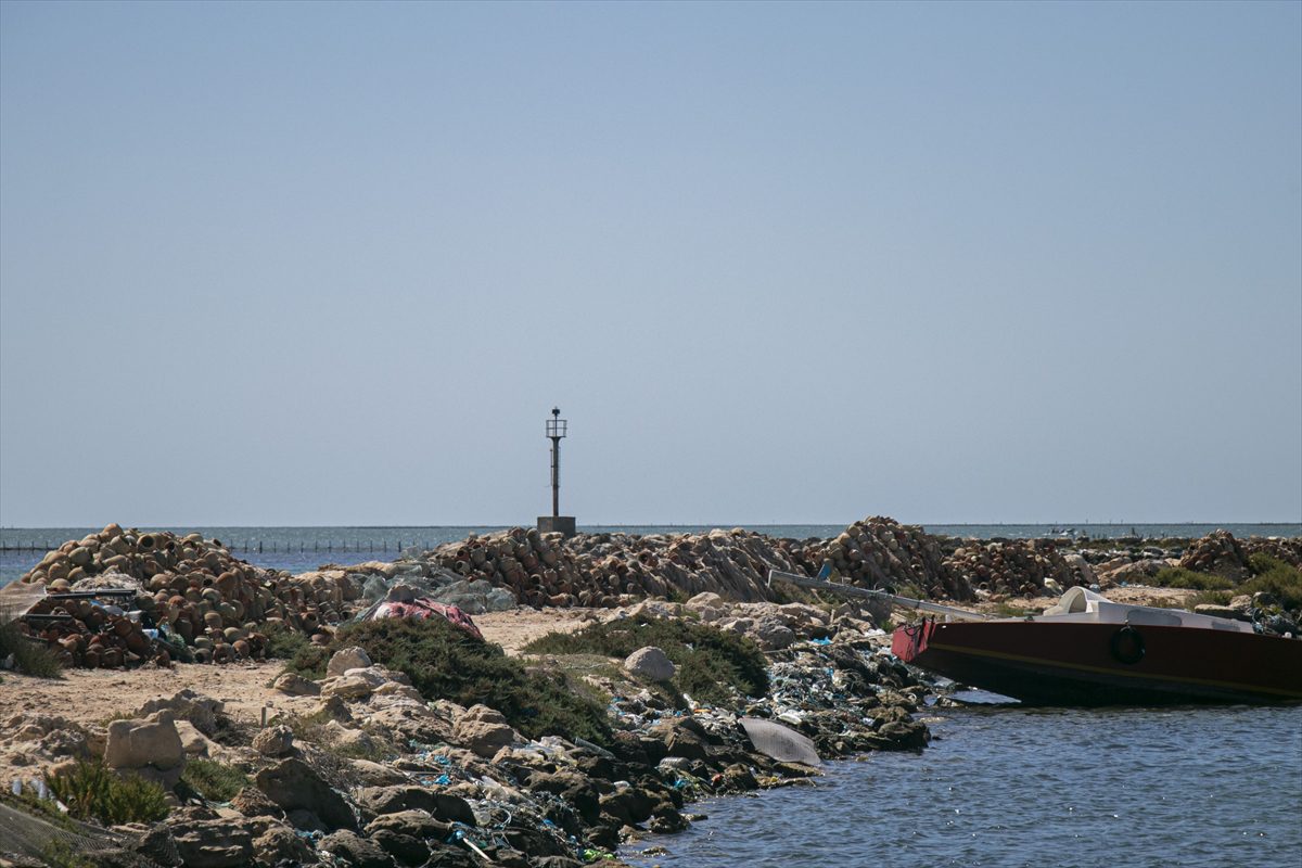 Tunuslu balıkçılar denize zarar veren avlanma yöntemlerine tepkili