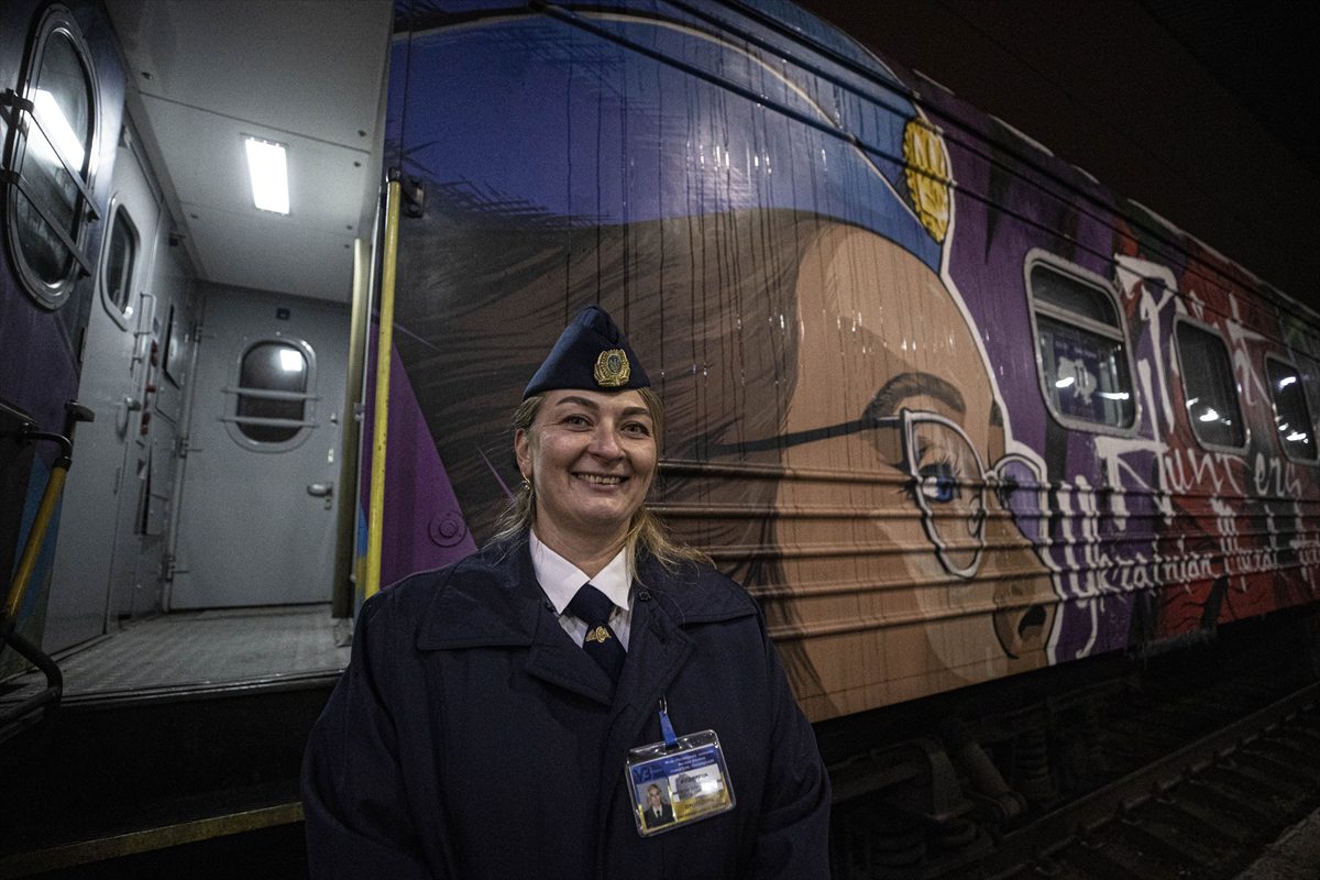 Ukrayna'da savaşın başlamasından sonra Herson'a giden ilk yolcu treni Kiev'den yola çıktı