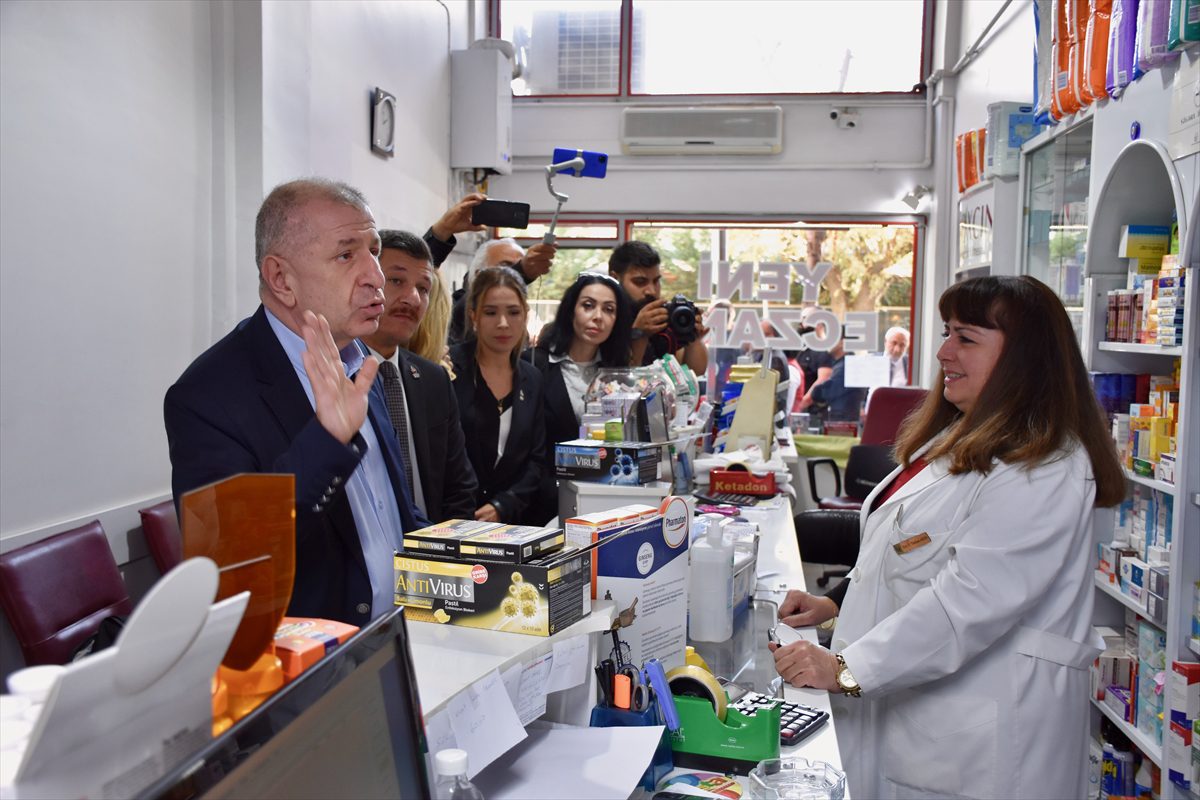 Zafer Partisi Genel Başkanı Özdağ, Eskişehir'de gençlerle bir araya geldi