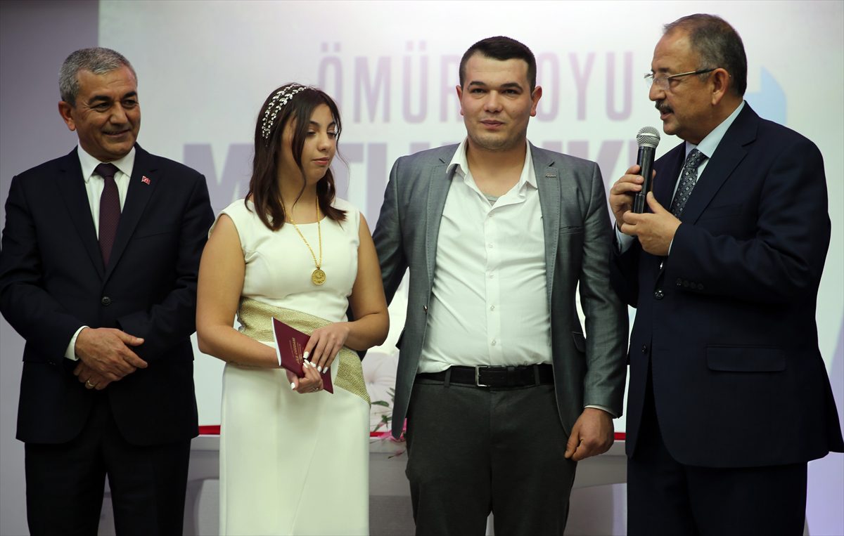 AK Parti'li Özhaseki Aydın'da belediye ziyaretlerinde bulundu