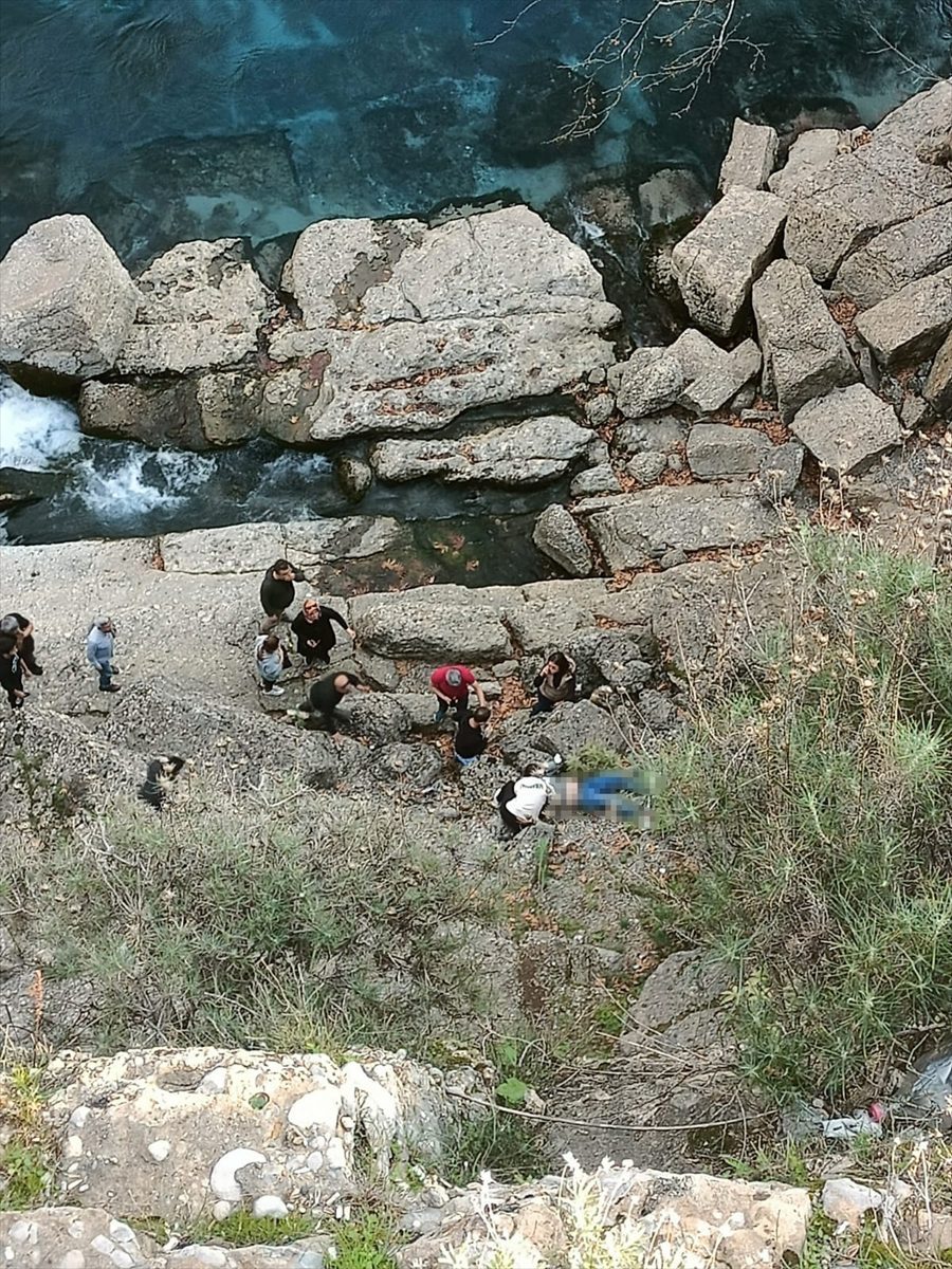 Antalya'da uçurumdan düşen Rus turist öldü