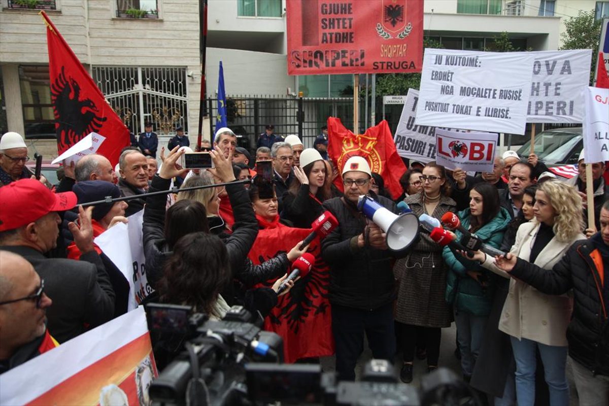 Arnavutluk’ta, Kosova’ya destek eylemi düzenlendi