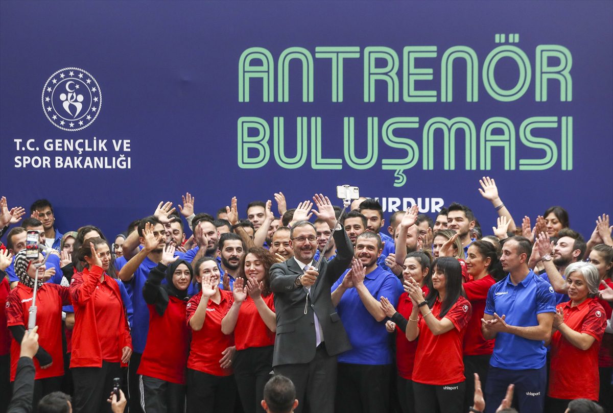 Bakan Kasapoğlu, Burdur'da 1900 kişilik öğrenci yurdunun açılışını yaptı: