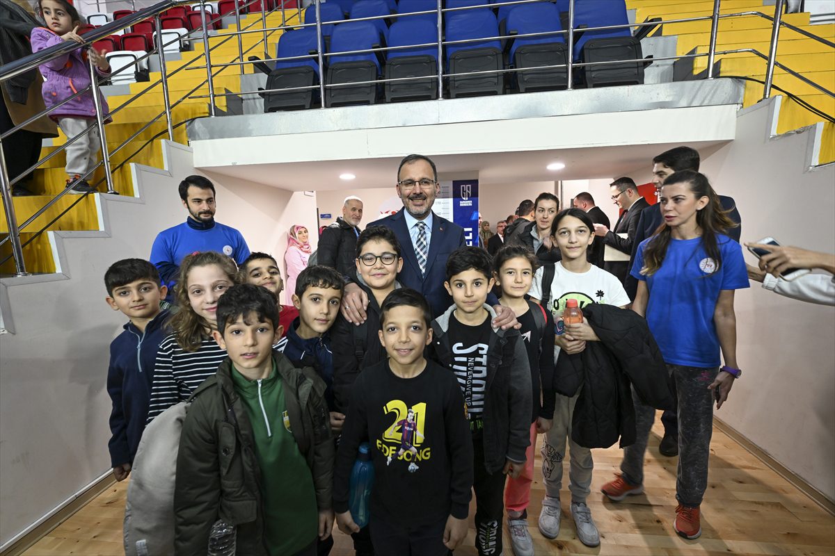 Bakan Kasapoğlu'ndan sözleşmeli antrenör alımı müjdesi: