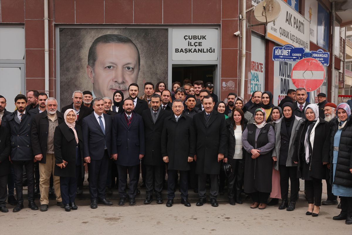 Cumhurbaşkanı Yardımcısı Oktay, Çubuk'ta vatandaşlarla buluştu: