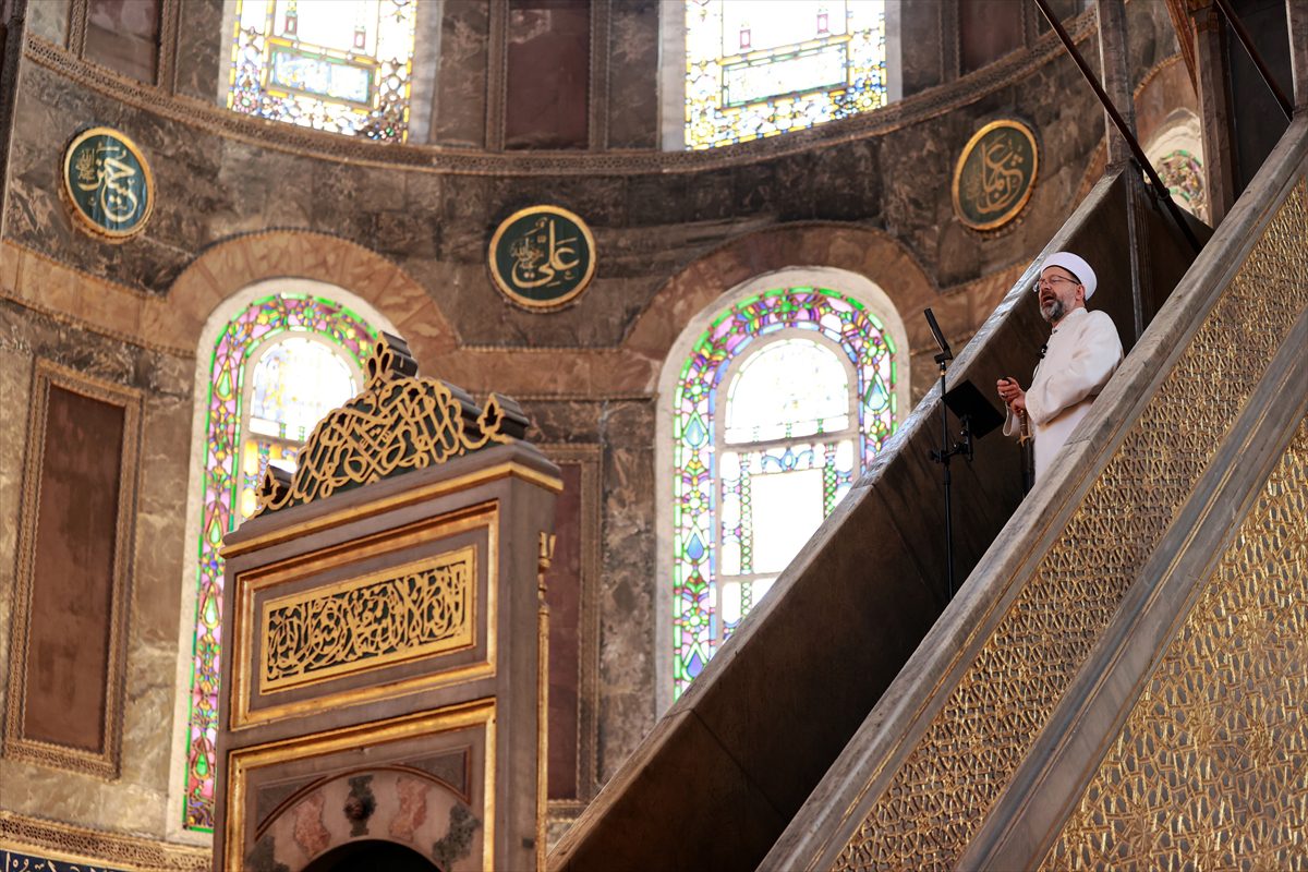 Diyanet İşleri Başkanı Erbaş, Ayasofya-i Kebir Cami-i Şerifi'nde yılın son cuma hutbesini okudu: