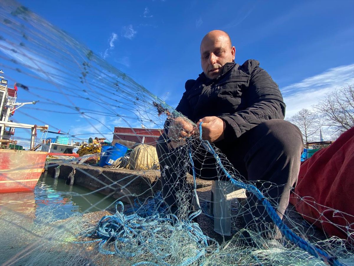 Düzce'de balıkçılar fırtına sonrası yeniden denize açıldı