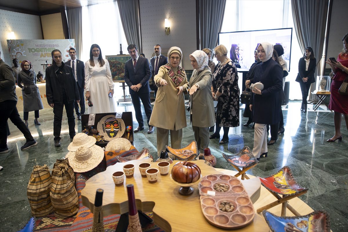 Emine Erdoğan, Dünya Gönüllülük Günü kapsamında düzenlenen “Afrika Evi” programına katıldı: