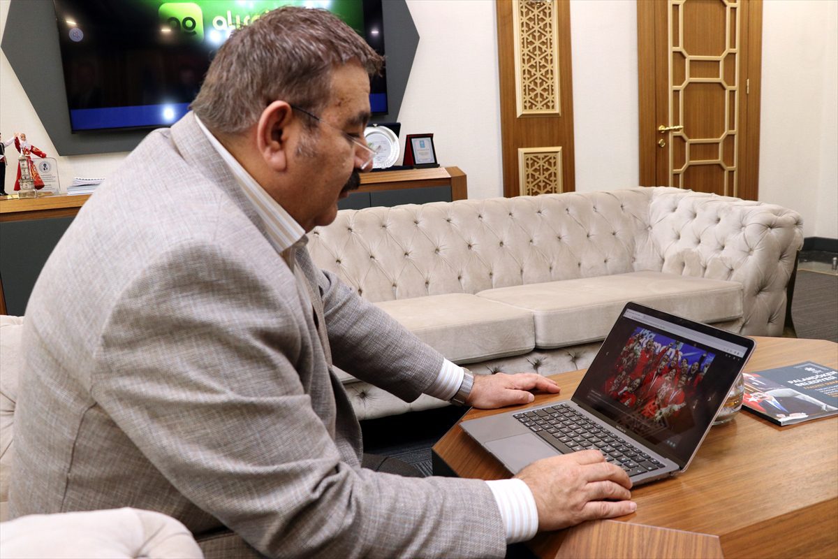 Erzurum'da belediye başkanları Orhan ve Sunar “Yılın Fotoğrafları” oylamasına katıldı