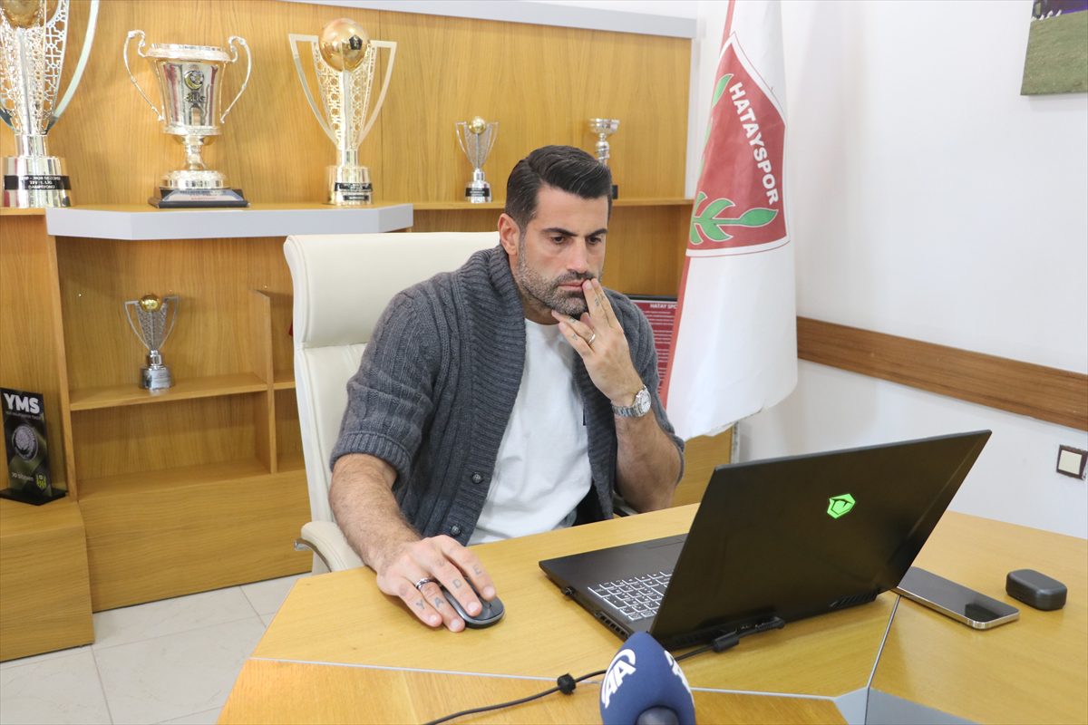 Hatayspor Teknik Direktörü Demirel, AA'nın “Yılın Fotoğrafları” oylamasına katıldı