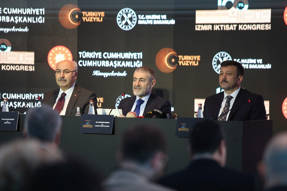 Bakan Nebati: “17 Şubat'ta, 1. İzmir İktisat Kongresi'nden 100 sene sonra aynı yerde Sayın Cumhurbaşkanı'mızın himayelerinde geniş katılımlı bir İktisat Kongresi düzenleyeceğiz.”