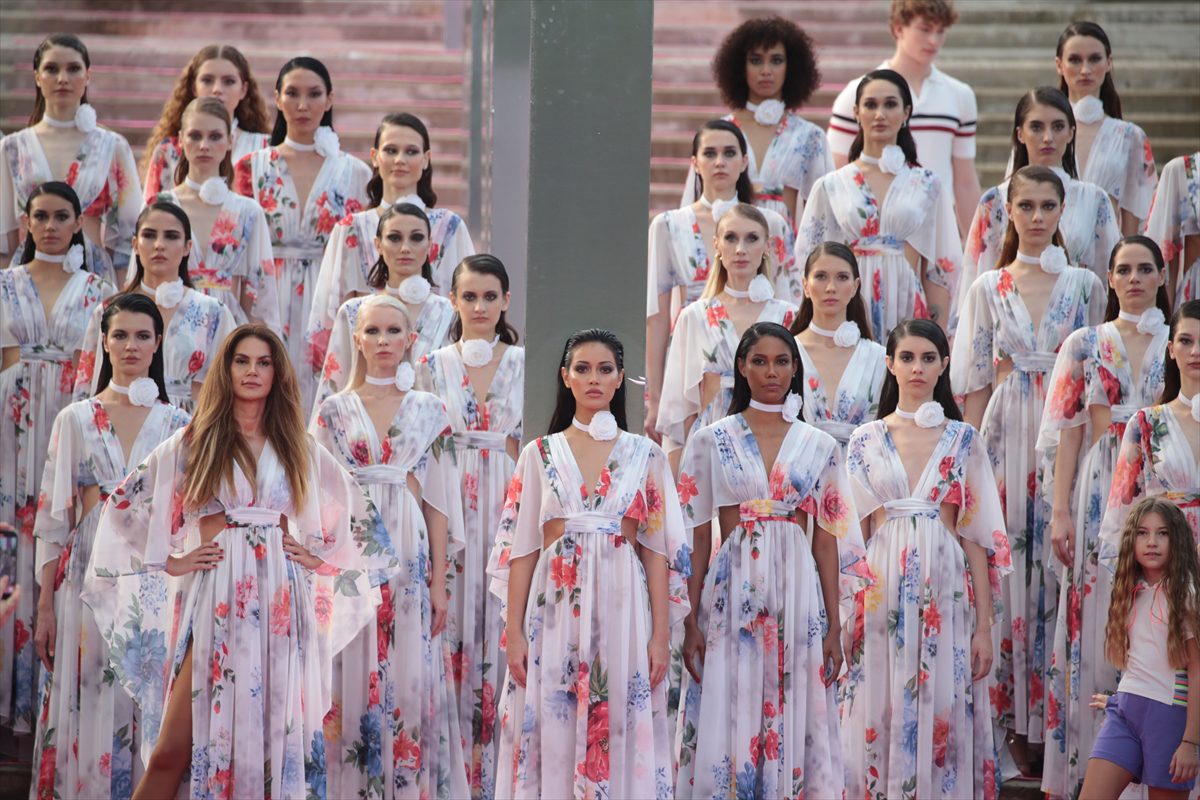 İspanyol model Cindy Kimberly, Antalya'da podyuma çıktı