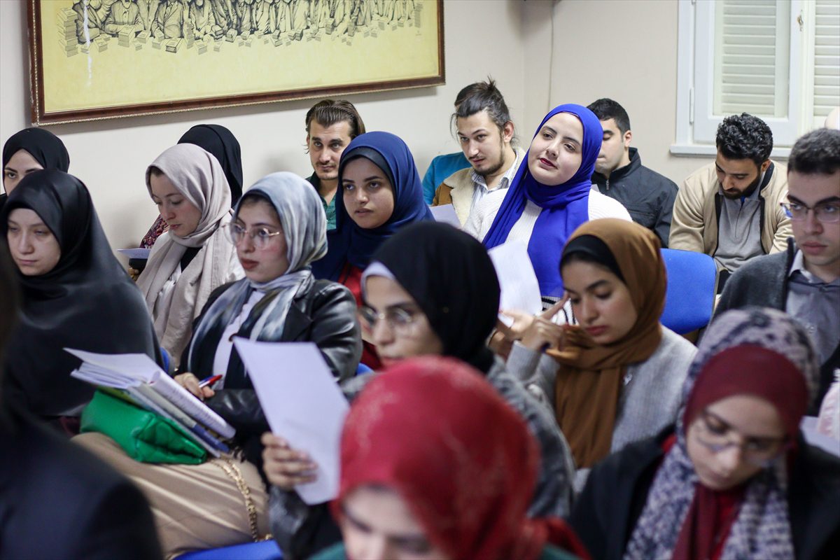 Kahire YEE'de Türkçe öğrenen Mısırlılar için Arapça-Türkçe çeviri atölyesi düzenlendi