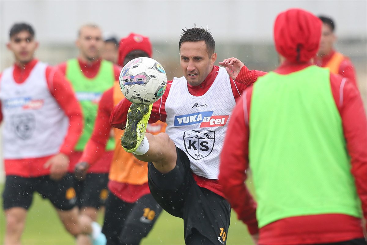 Kayserispor Teknik Direktörü Çağdaş Atan, başarıyı takım sinerjisine bağladı: