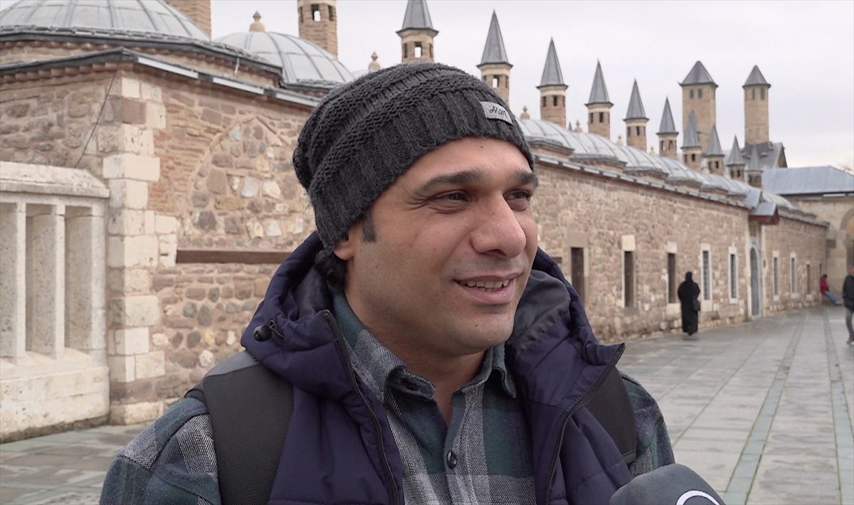 Mevlana, dünyanın farklı yerlerinden gelen turistleri Konya'da bir araya getiriyor
