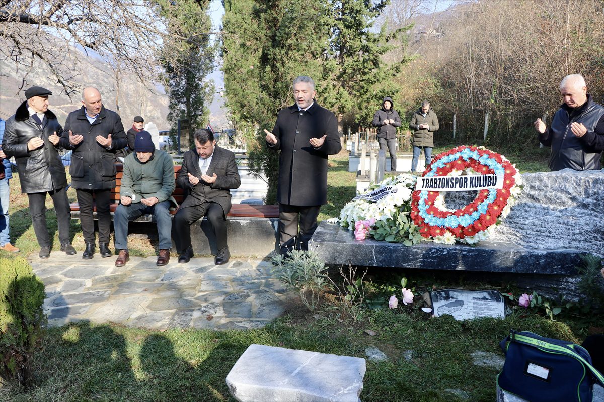 Özkan Sümer, mezarı başında anıldı