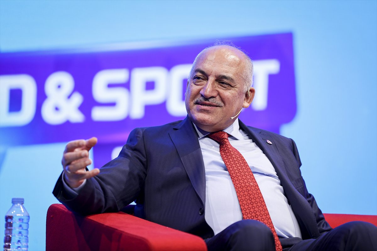 TFF Başkanı Büyükekşi “Türk Futbolunda Yeni Hedefler” konulu oturumda konuştu: