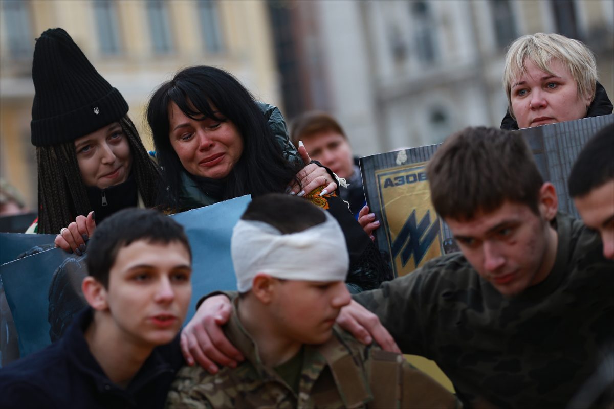 Ukraynalılar, Rusya'nın esirleri serbest bırakması için gösteri düzenledi