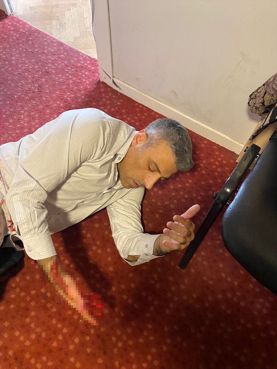 Yenilik Partisi Genel Başkanı Yılmaz, bıçaklı saldırıda yaralandı