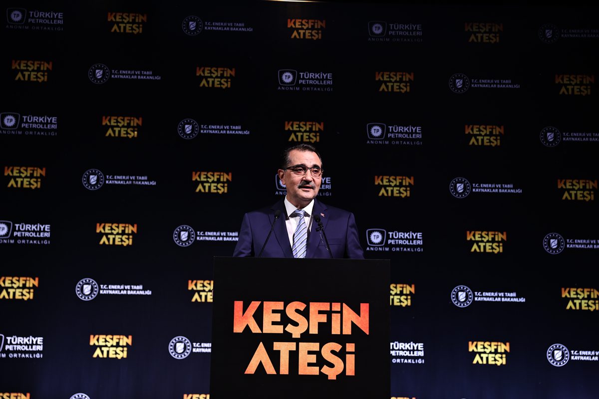 Bakan Dönmez, Karadeniz'deki gaz keşfinin anlatıldığı “Keşfin Ateşi” belgeselinin galasına katıldı: