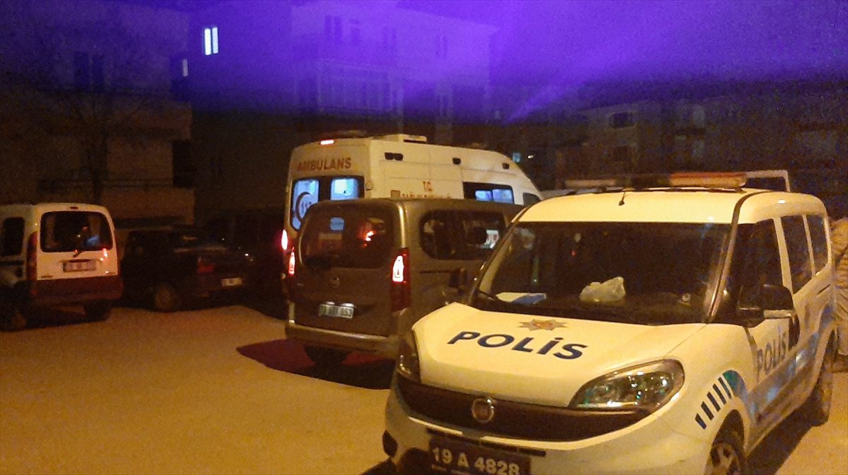 Çorum’da çıkan kavgada 2 genç birbirini bıçakla yaraladı